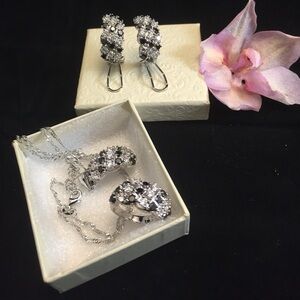 Elegant Silver Jewelry Set